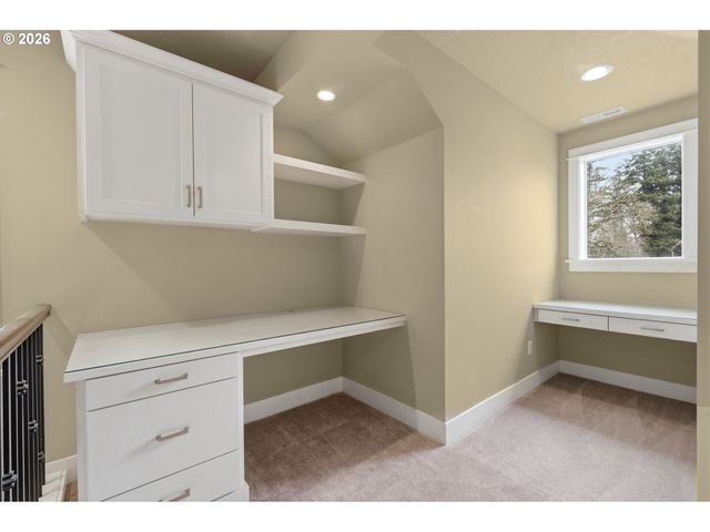 1930 STERLING PARK Pl, Eugene, OR 97408