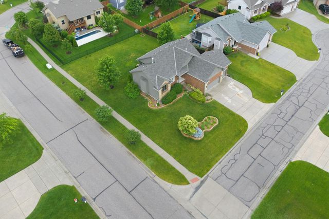 2639 N Woodridge, Wichita, KS 67226