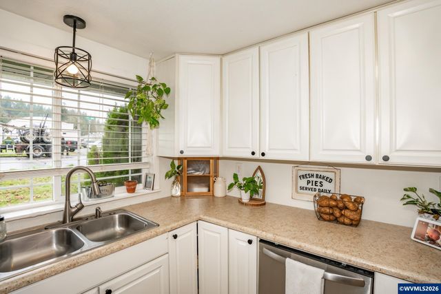 347 7th Av, Sweet Home, OR 97386