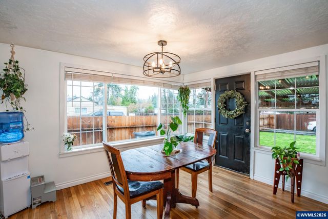 347 7th Av, Sweet Home, OR 97386