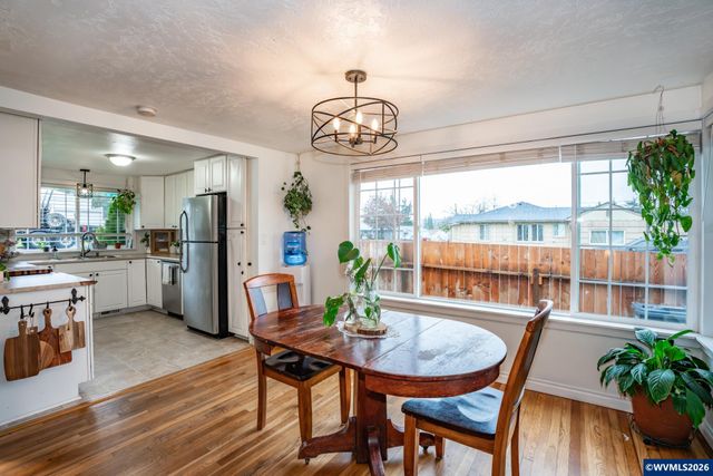 347 7th Av, Sweet Home, OR 97386