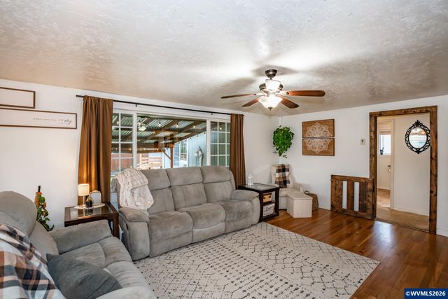 347 7th Av, Sweet Home, OR 97386