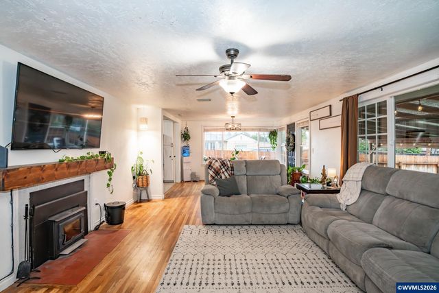 347 7th Av, Sweet Home, OR 97386