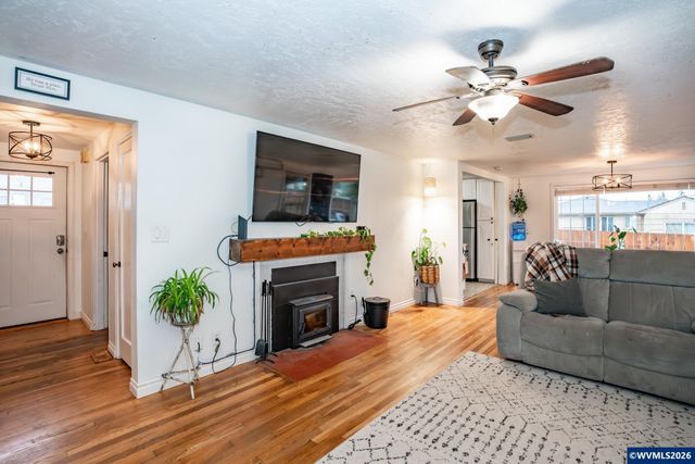 347 7th Av, Sweet Home, OR 97386