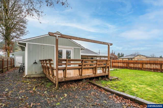 347 7th Av, Sweet Home, OR 97386
