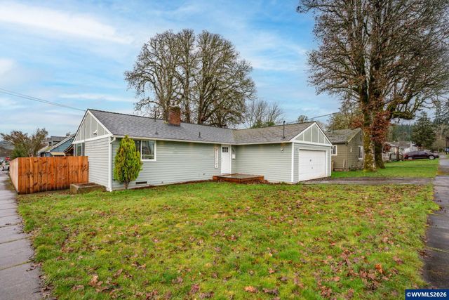 347 7th Av, Sweet Home, OR 97386