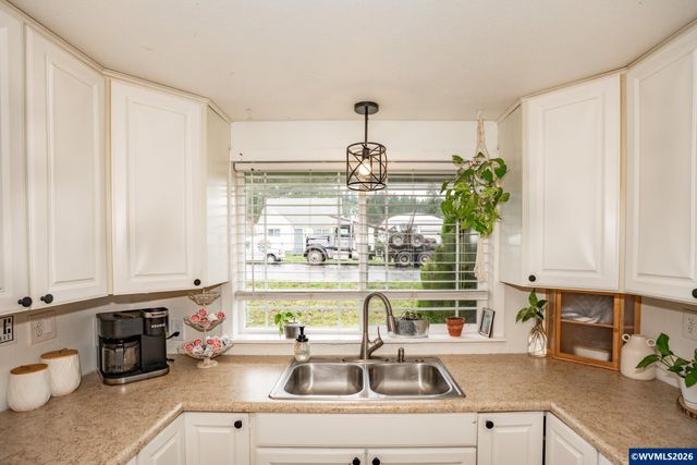 347 7th Av, Sweet Home, OR 97386