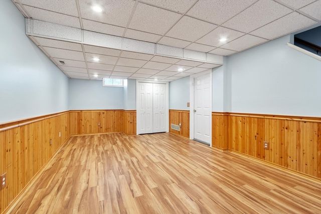 29 Lamplighter Ln, Chelmsford, MA 01863