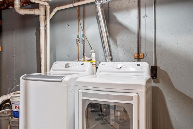 29 Lamplighter Ln, Chelmsford, MA 01863