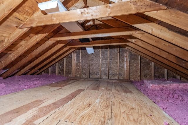 29 Lamplighter Ln, Chelmsford, MA 01863