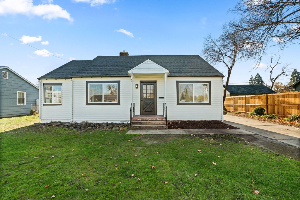 933 Dakota Avenue, Medford, OR 97501
