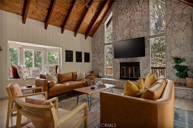 373 Summit Road, Lake Arrowhead, CA 92352