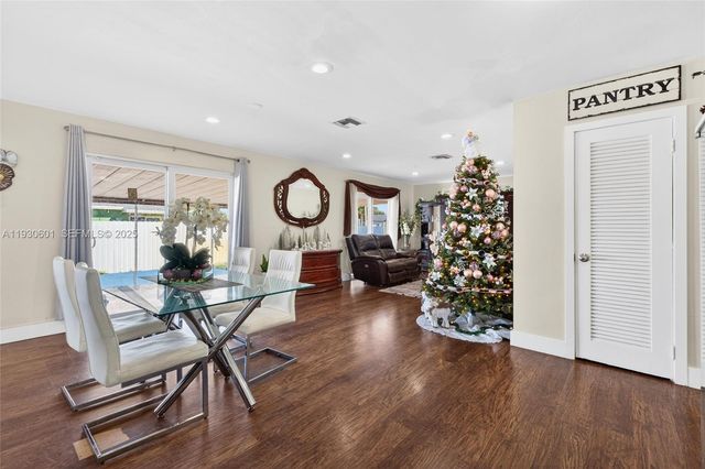 2901 NW 185th St, Miami Gardens, FL 33056