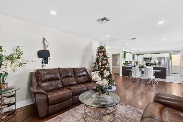 2901 NW 185th St, Miami Gardens, FL 33056