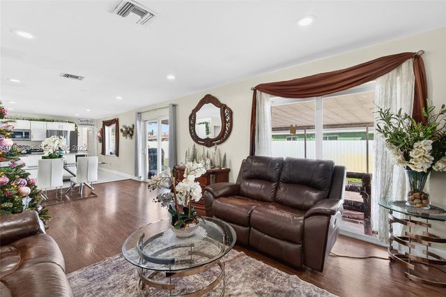 2901 NW 185th St, Miami Gardens, FL 33056