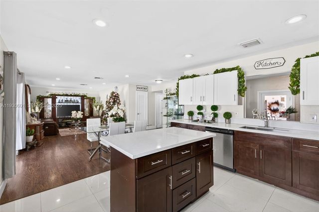 2901 NW 185th St, Miami Gardens, FL 33056