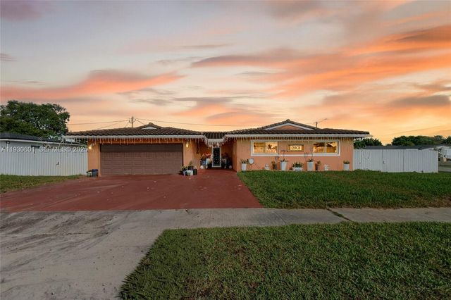 2901 NW 185th St, Miami Gardens, FL 33056