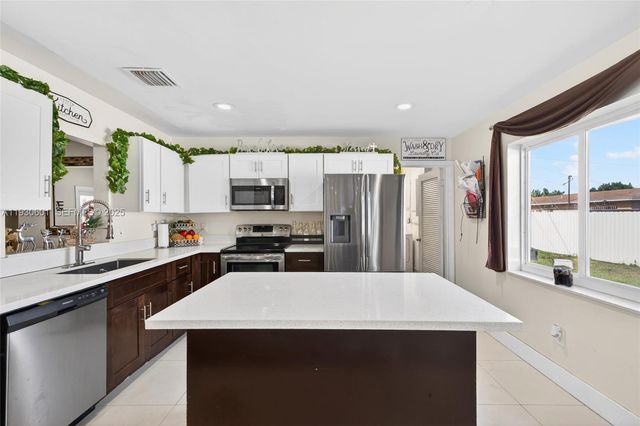 2901 NW 185th St, Miami Gardens, FL 33056