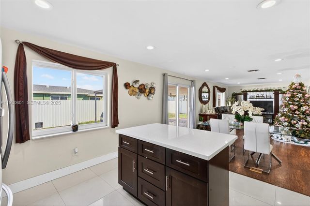 2901 NW 185th St, Miami Gardens, FL 33056