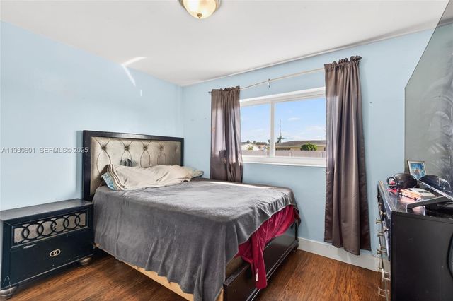 2901 NW 185th St, Miami Gardens, FL 33056