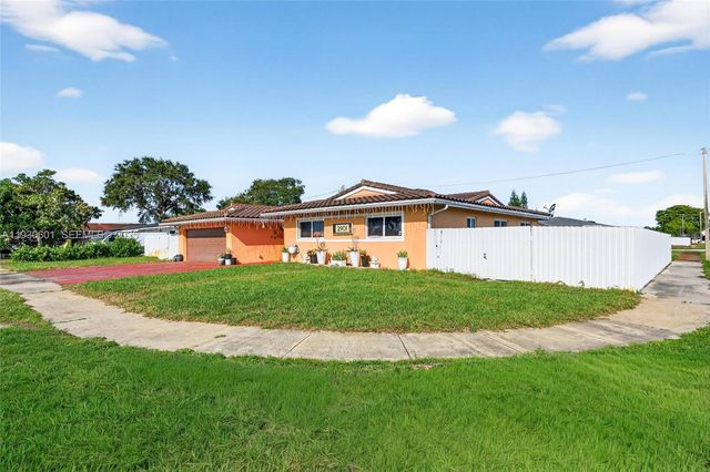 2901 NW 185th St, Miami Gardens, FL 33056