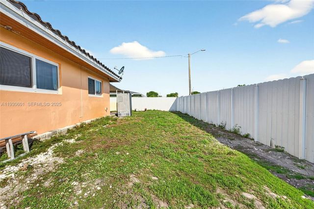 2901 NW 185th St, Miami Gardens, FL 33056