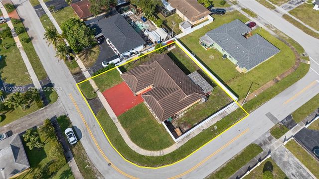 2901 NW 185th St, Miami Gardens, FL 33056