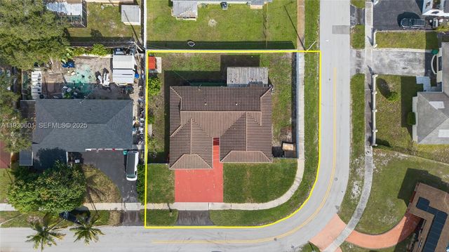 2901 NW 185th St, Miami Gardens, FL 33056