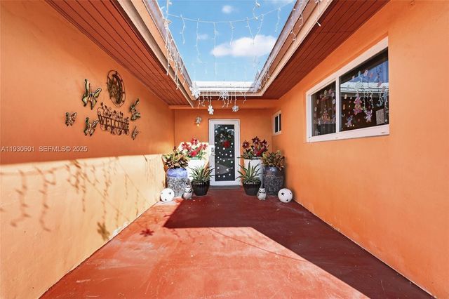 2901 NW 185th St, Miami Gardens, FL 33056