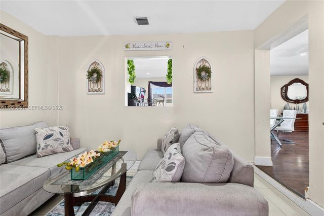 2901 NW 185th St, Miami Gardens, FL 33056