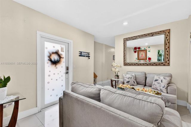 2901 NW 185th St, Miami Gardens, FL 33056