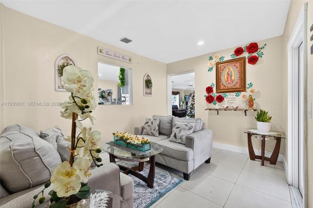 2901 NW 185th St, Miami Gardens, FL 33056