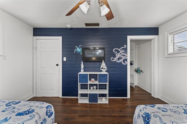 1901 Bayou Homes Drive, Galveston, TX 77551