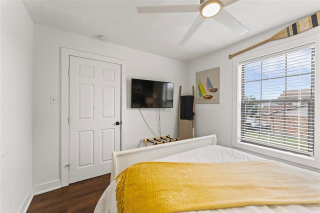 1901 Bayou Homes Drive, Galveston, TX 77551