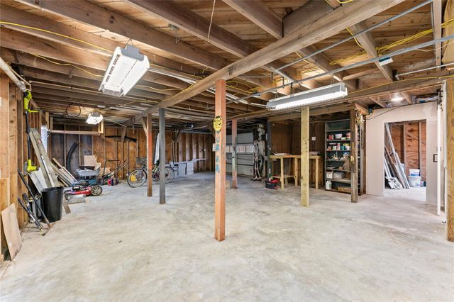 1901 Bayou Homes Drive, Galveston, TX 77551