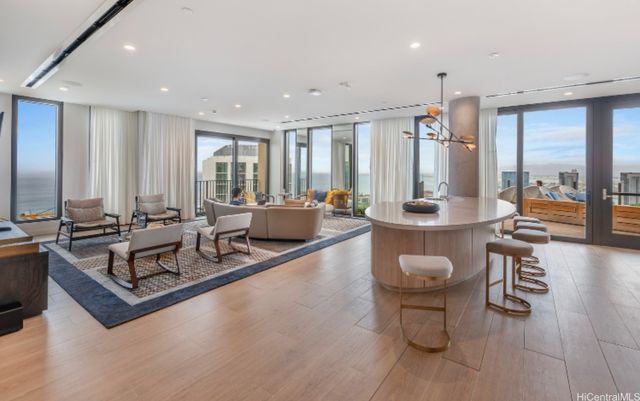 987 Queen Street 1913, Honolulu, HI 96814
