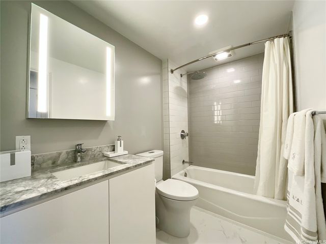 987 Queen Street 1913, Honolulu, HI 96814