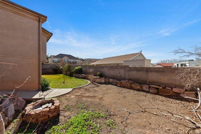 2274 S MOUNTAIN VIEW CIR, St. George, UT 84790