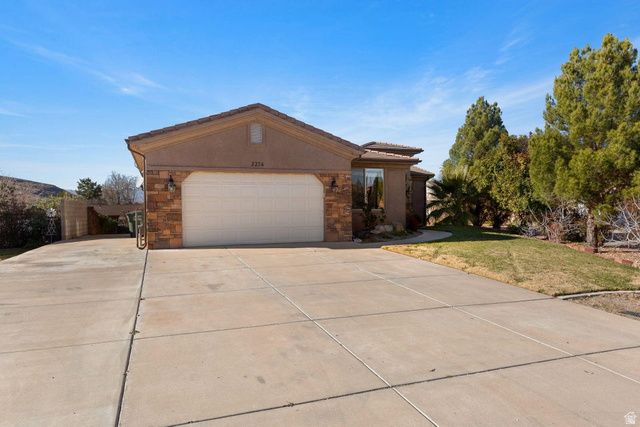 2274 S MOUNTAIN VIEW CIR, St. George, UT 84790