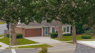 1100 Potter Road, Park Ridge, IL 60068