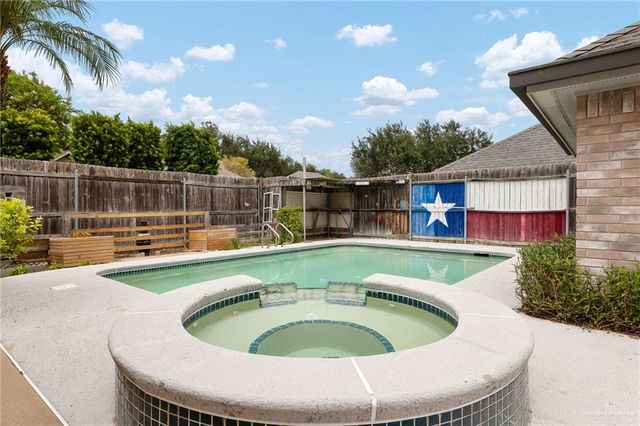 320 Thunderbird Avenue W, Mcallen, TX 78504