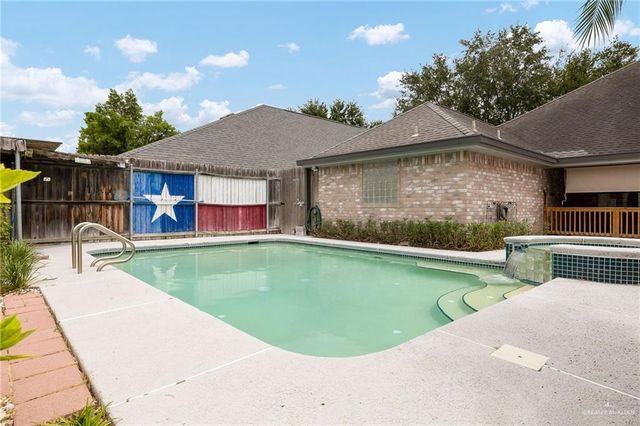 320 Thunderbird Avenue W, Mcallen, TX 78504