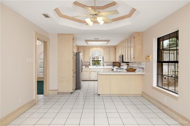 320 Thunderbird Avenue W, Mcallen, TX 78504