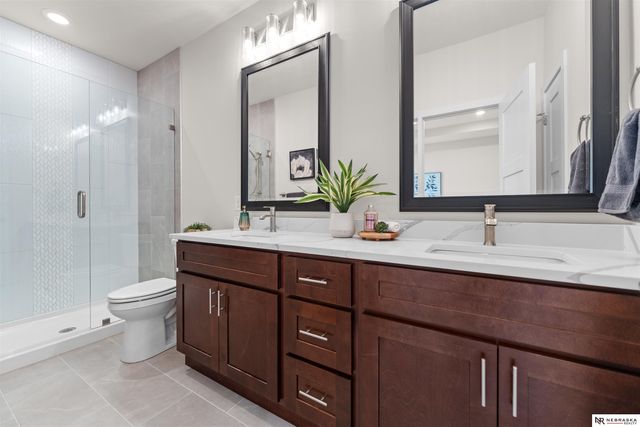 9127 Hillcrest Trail, Lincoln, NE 68520