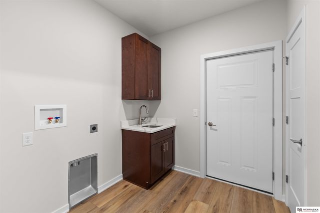 9127 Hillcrest Trail, Lincoln, NE 68520