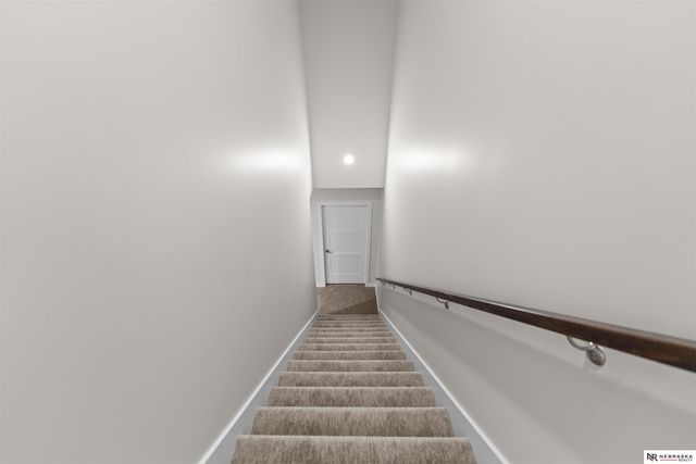 9127 Hillcrest Trail, Lincoln, NE 68520