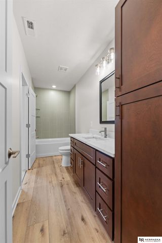 9127 Hillcrest Trail, Lincoln, NE 68520