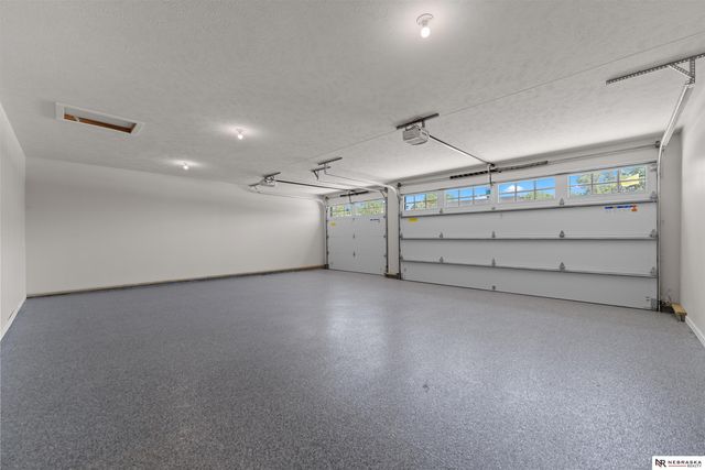 9127 Hillcrest Trail, Lincoln, NE 68520