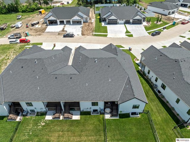 9127 Hillcrest Trail, Lincoln, NE 68520