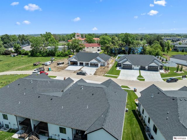 9127 Hillcrest Trail, Lincoln, NE 68520